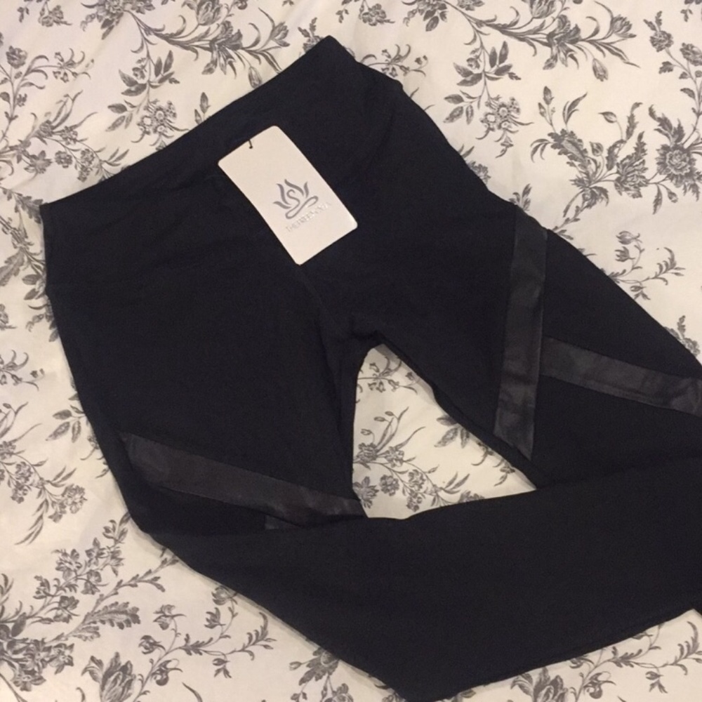 Free Yoga- Woman's 4 Way Stretch Yoga Leggings